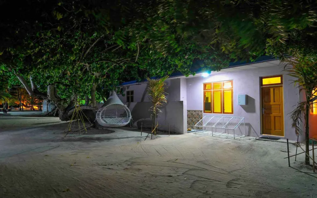 Jail Break Surf Inn in Himmafushi